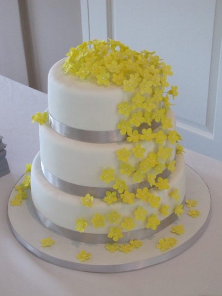 cake with yellow flowers 3