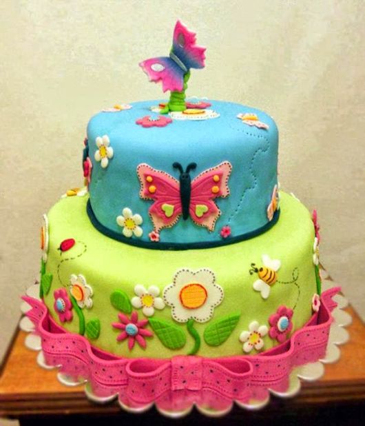 cake with flowers and butterflies 1