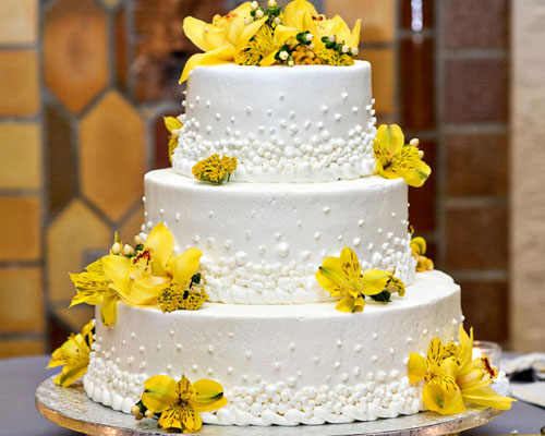 cake with yellow flowers 5