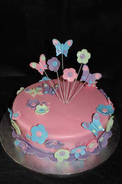 cake with flowers and butterflies 2