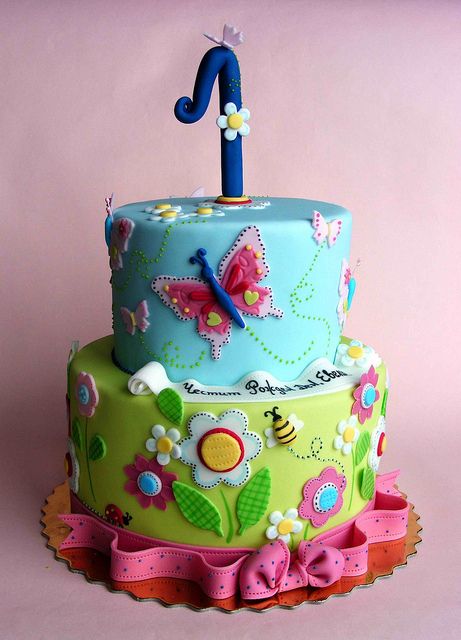 cake with flowers and butterflies 4
