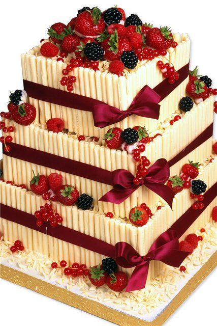 Cake decorated with white chocolate fruit