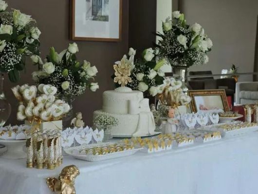 sophisticated sweets table