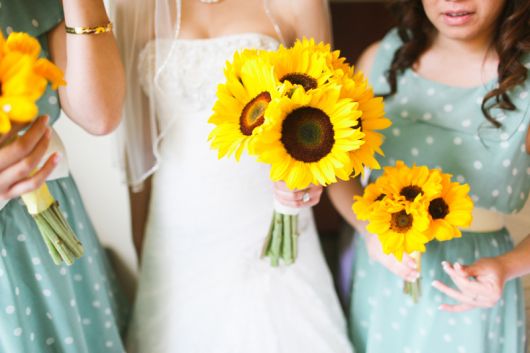 sunflower bouquet brides