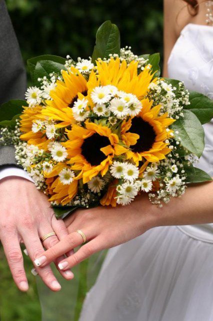 sunflower bouquet in wedding