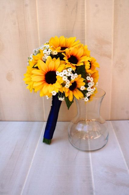 simple sunflower bouquet