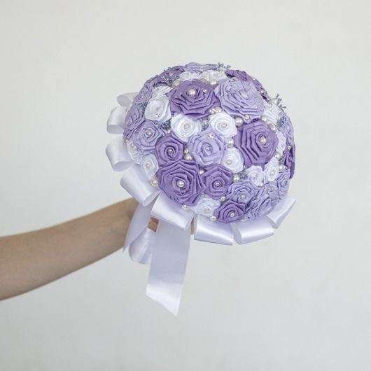 satin bouquet with lilac roses