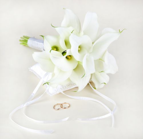 Bouquet of Milk Cups wedding rings