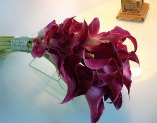 Bouquet of beautiful purple milk glasses
