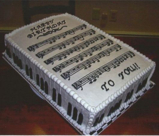cake-with-piano-musical-notes