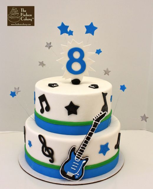 cake-with-musical-notes-guitar
