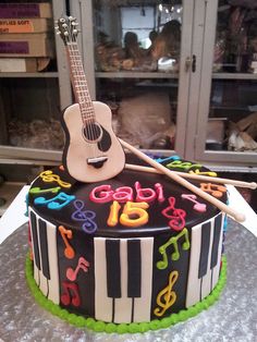 cake-with-musical-notes-colored