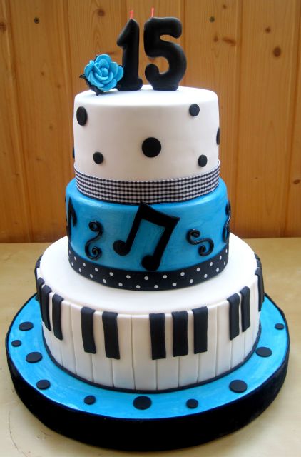 cake-with-musical-notes-15-years