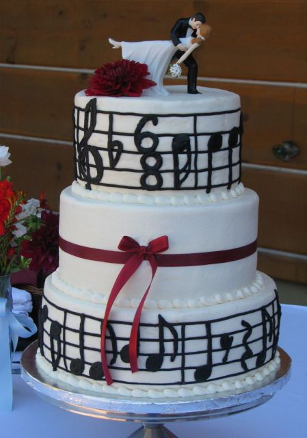 cake-with-musical-notes-wedding