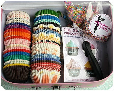 gift-to-friend-creative-cupcake-box