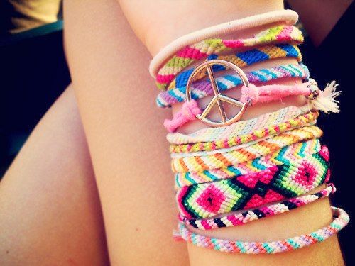gift-to-friend-friendship-bracelet