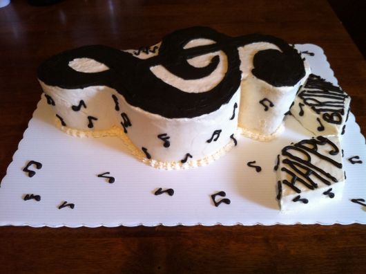 cake-with-musical-notes-highlight