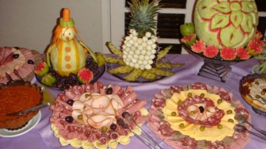 fruit and cold cuts table
