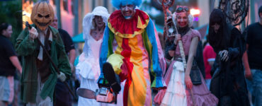 Can you wear costumes to Horror Nights?