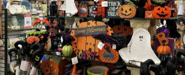 Does Hobby Lobby still sell Halloween decorations?
