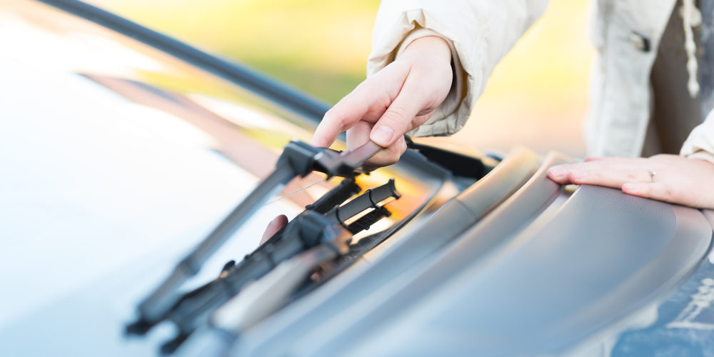 How do you know if your windshield wiper motor is bad?