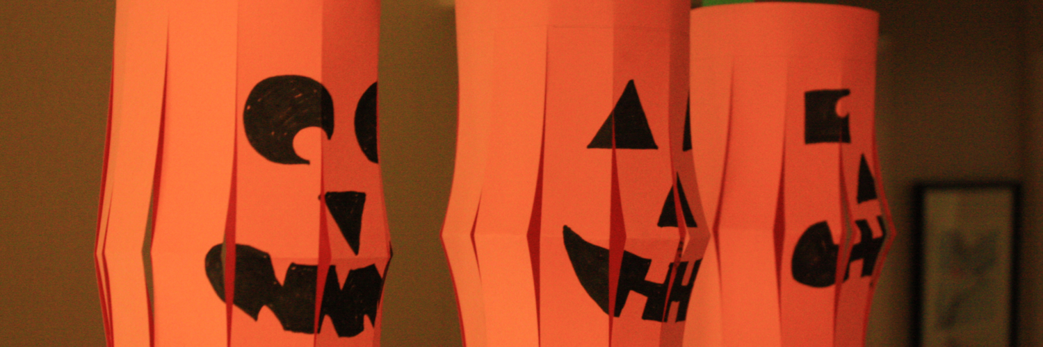 How do you make a pumpkin lantern out of paper?