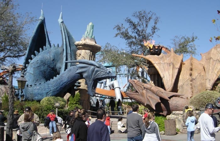 How much do you get paid to work at Universal Studios Orlando?