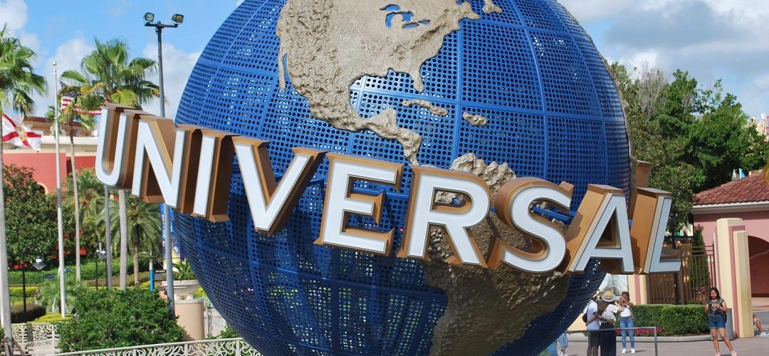How much does it cost to go to Universal Studios?
