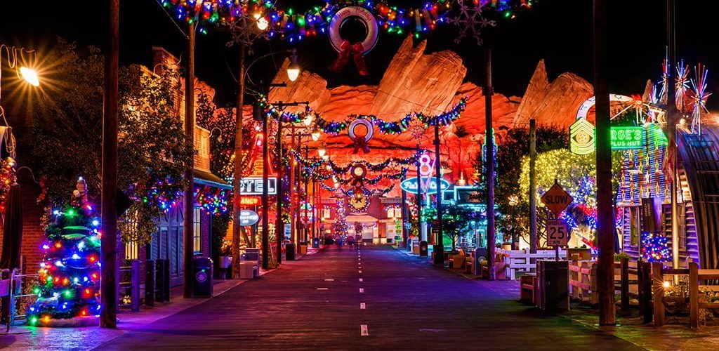 Is Disney decorated for Christmas at Thanksgiving?
