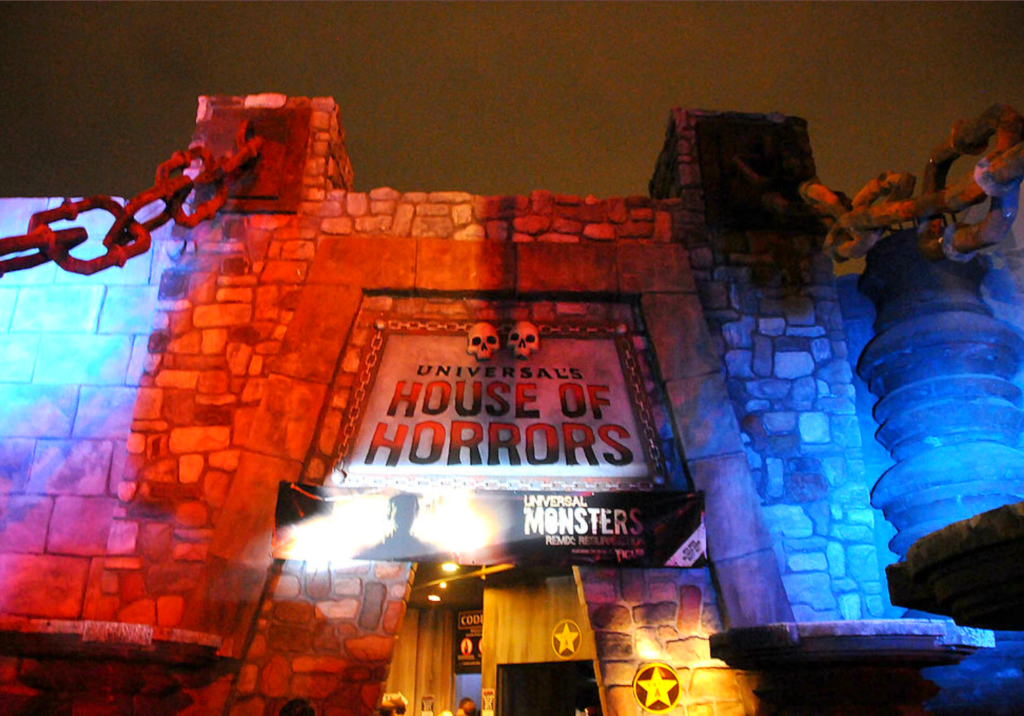 Is there a minimum age for Halloween Horror Nights?