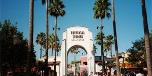 What day is Universal Studios least crowded?