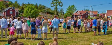 What do Swedes drink at midsommar?