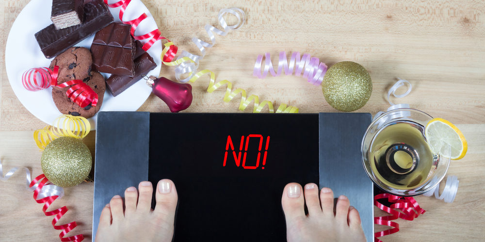 What is the average weight gain for adults during the holiday season?