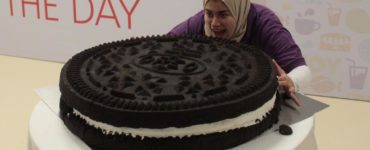 What is the biggest Oreo in the world?