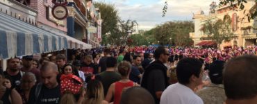 What is the least crowded day at Disneyland?
