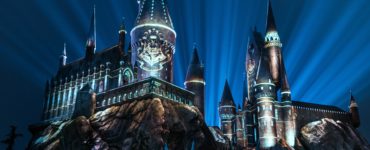What time does Hogwarts light up at Universal?